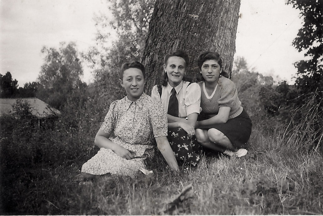 Bracha Rosenbaum in Sweden 1946 (middle)